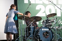 Kaedeと岡本啓佑（Dr / 黒猫チェルシー）。