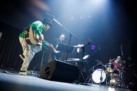 ハナレグミのパフォーマンスの様子。（撮影：石井亜希）