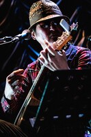 内田勘太郎（G）（撮影：岩佐篤樹）