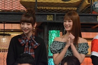 左から荻野由佳、生見愛瑠。 (c)日本テレビ