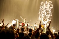 Low Down Roulettes Zを迎えた9月27日の公演の様子。（撮影：木村泰之）