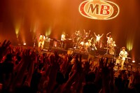 MB'sを迎えた9月28日の公演の様子。（撮影：木村泰之）