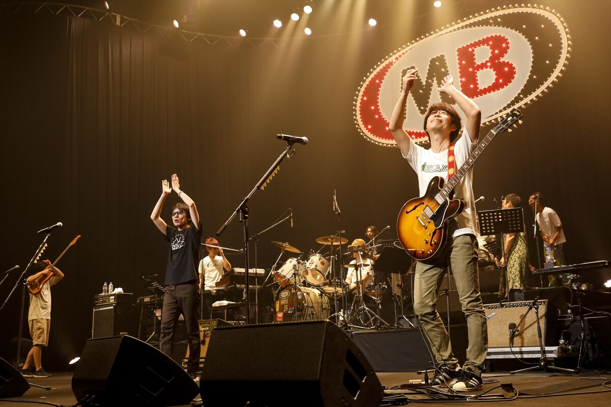 真心ブラザーズ30周年ツアー開幕 最初期の楽器で最初期の歌も披露 ライブレポート 写真11枚 音楽ナタリー