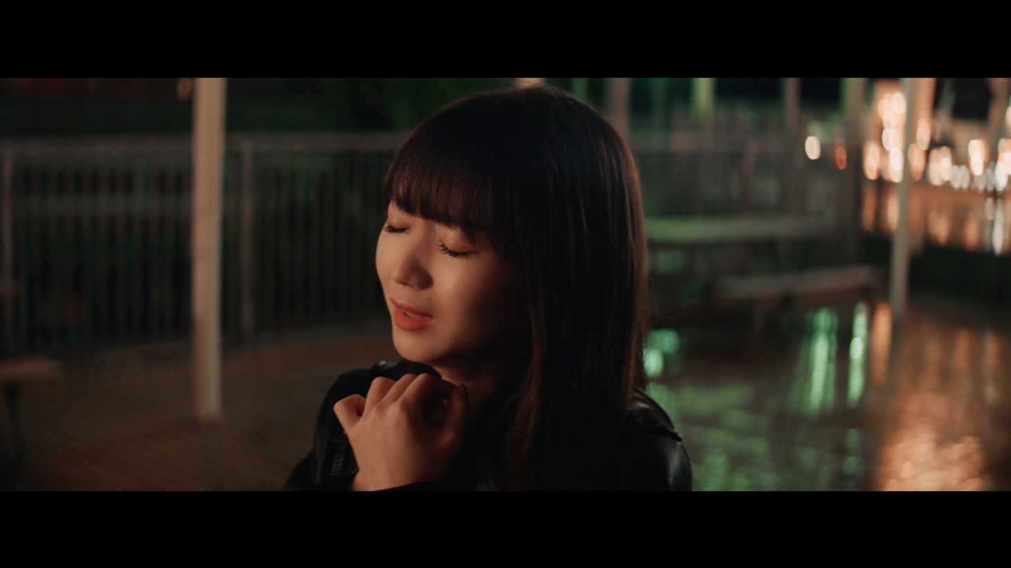 =LOVE「ズルいよ ズルいね」ミュージックビデオより大谷映美里。