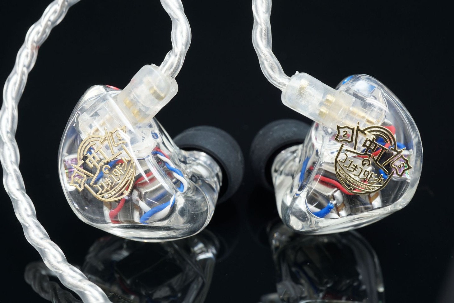 虹のコンキスタドール×カナルワークスによるコラボイヤホン「CW-U12NJC」。