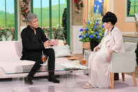左から吉川晃司、黒柳徹子。 (c)テレビ朝日