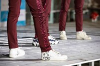 自前の靴でイベントを行うCUBERS。（撮影：牛島康介）