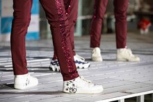 自前の靴でイベントを行うCUBERS。（撮影：牛島康介）