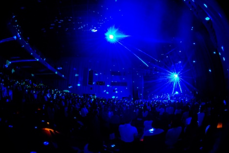 GRAPEVINE「GRAPEVINE FALL TOUR」の様子。（Photo by TAKU FUJII / 写真は東京・中野サンプラザホール公演のもの）