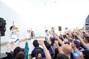 「ギュウ農フェス秋のSP 爆音大収穫祭 road to 2020」でパフォーマンスするB.O.L.T。(撮影:笹森健一)