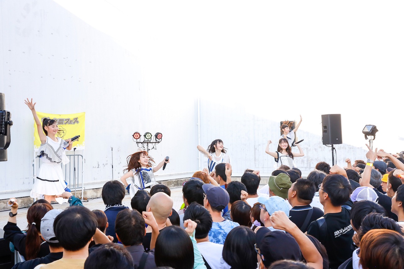 「ギュウ農フェス秋のSP 爆音大収穫祭 road to 2020」でパフォーマンスするB.O.L.T。（撮影：笹森健一）