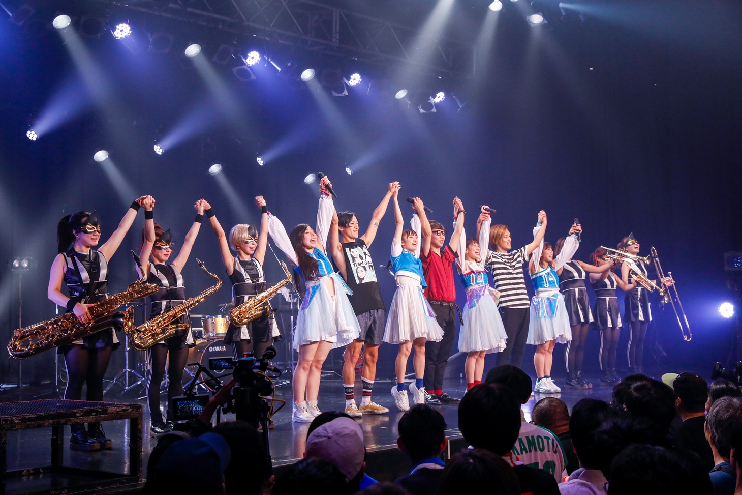 「60minutes!! TEAM SHACHI BAND Rocks You Away!」エンディングの様子。（撮影：笹森健一）