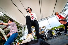 LAUGHIN' NOSE（撮影：星野健太）