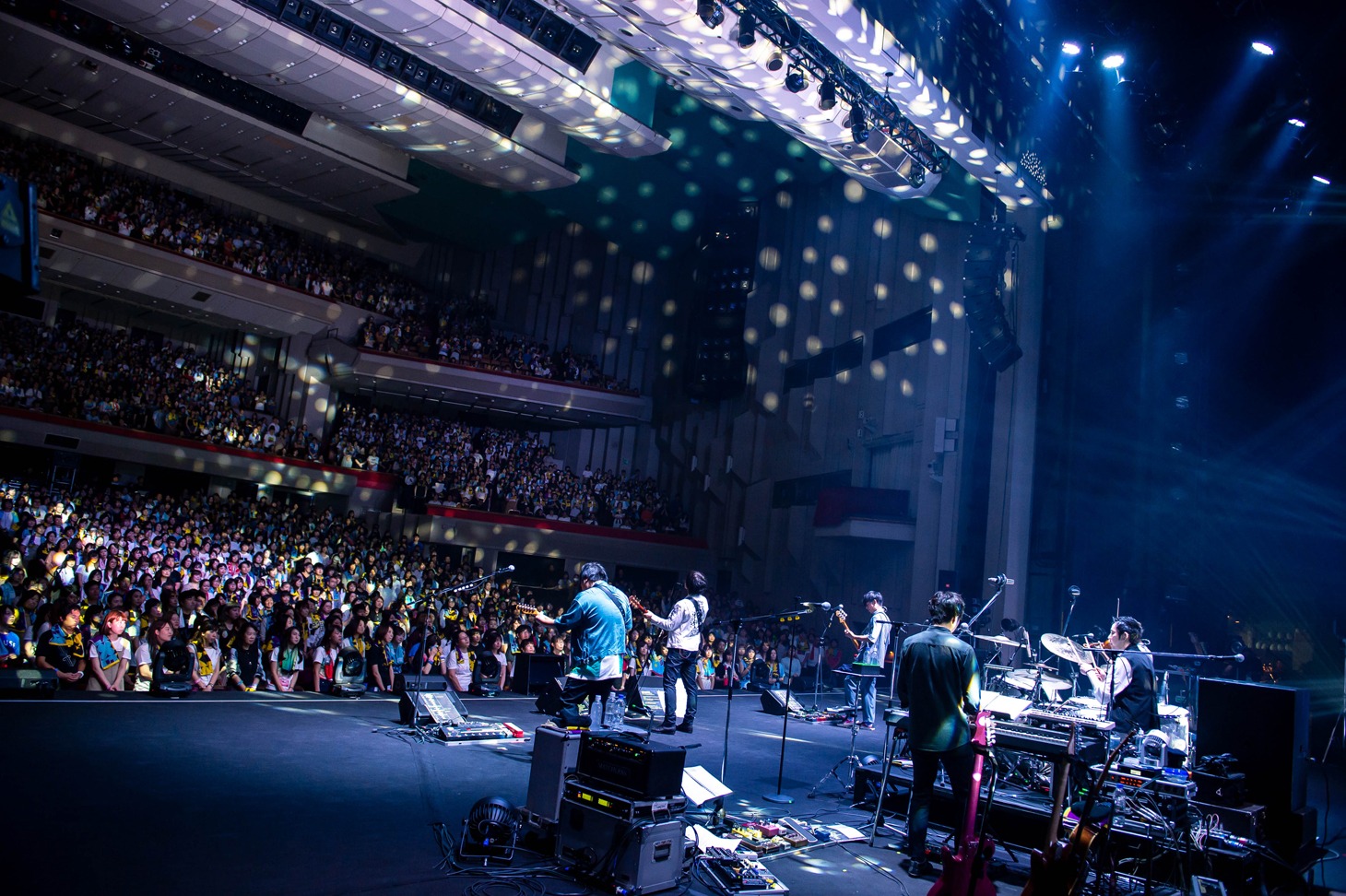 flumpool「Command Shift Z」東京・NHKホール公演の様子。（撮影：ヤオタケシ）