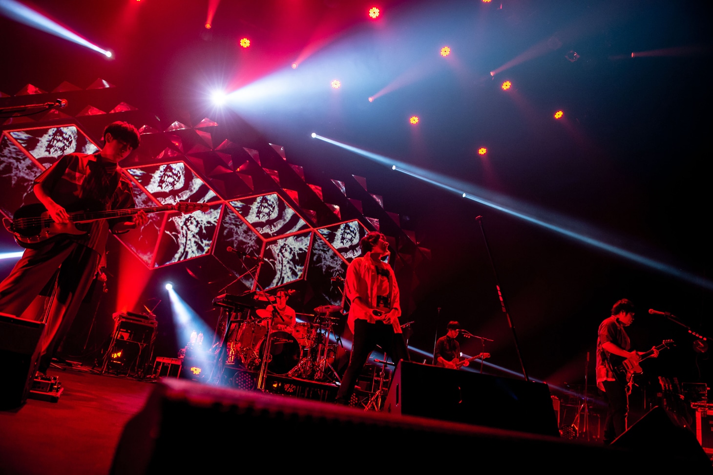 flumpool「Command Shift Z」東京・NHKホール公演の様子。（撮影：ヤオタケシ）