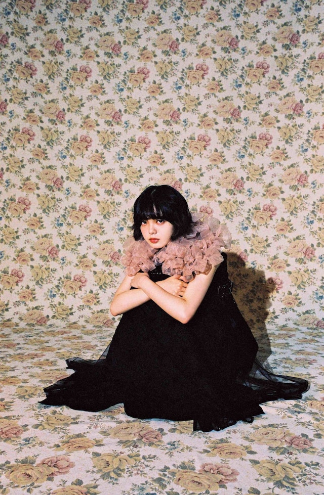 「GINZA」2019年11月号より平手友梨奈。(c)マガジンハウス