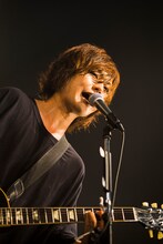 こやまたくや（G, Vo）（撮影：オイケカオリ）