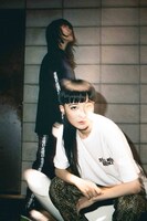 左からアイナ・ジ・エンド、リンリン（BiSH）。