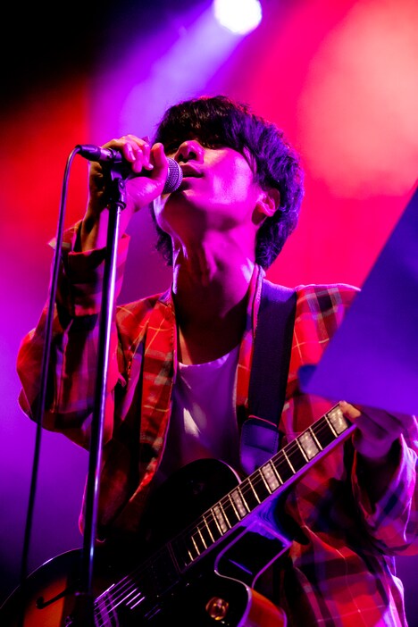 佐々木亮介（Photo by Viola Kam［V'z Twinkle］）