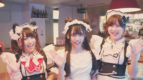 「おとなにならないおんなのこうさぎ feat. 大森靖子」のMVのワンシーン。