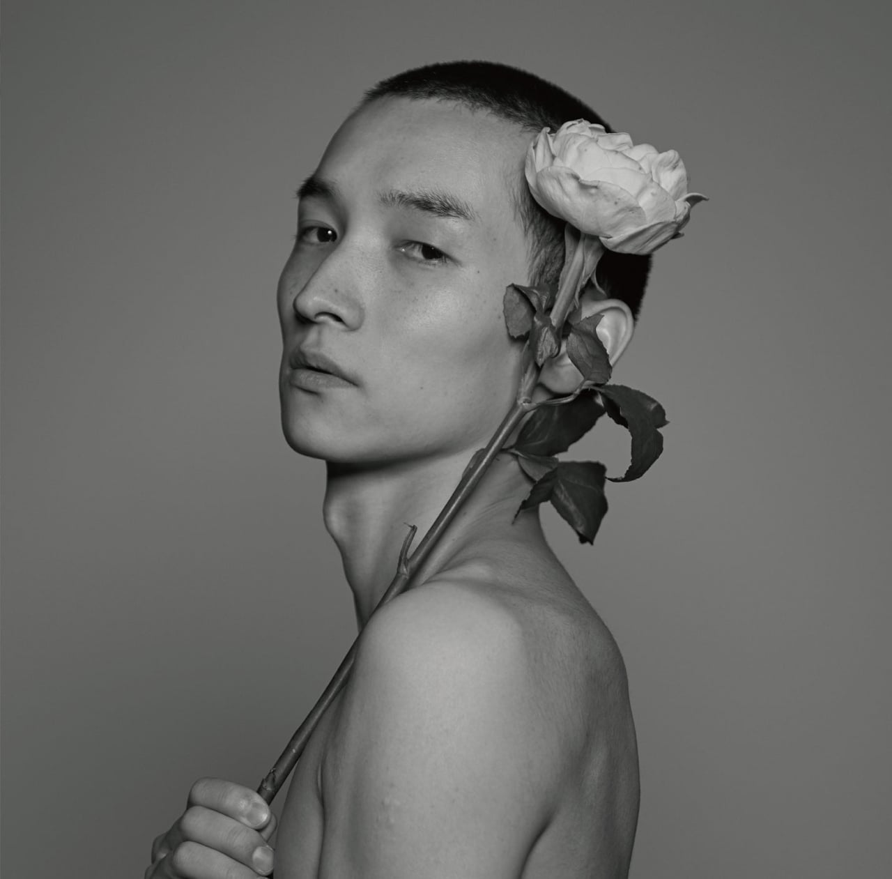 死神紫郎2年ぶりアルバム「さよなら平成」、新MVで歌舞伎町を徘徊