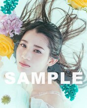 HMVで発売される「TEAM SHACHI アートブックコレクション Vol.1 うたかたの夢 秋本帆華」限定クリアファイル3枚セットのうちの1枚。(c)今城純 / 小学館