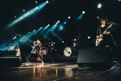 「babu会 vol.0」でのライブの模様。（撮影：タイコウクニヨシ）