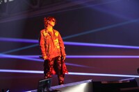 となりの坂田。（撮影：小松陽祐［ODD JOB］、堀卓朗［ELENORE］）