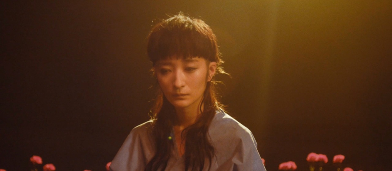BiSH「リズム」ミュージックビデオのワンシーン。