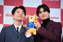 左から星野源、ドニマル、新田真剣佑。