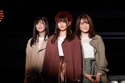 「君が扇いでくれた」を披露する吉田綾乃クリスティー、中村麗乃、山崎怜奈。（写真提供：ソニー・ミュージックレコーズ）