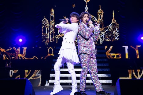 山崎育三郎とタカシ（超特急）。（撮影：深野輝美）