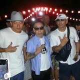 左よりMASTA SIMON、CHIBOW、横山剣。本牧神社の盆踊りにて。(写真提供:MASTA SIMON)