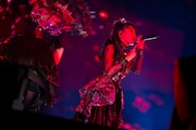 「BABYMETAL METAL GALAXY WORLD TOUR LIVE AT THE FORUM」の様子。(Photo by Taku Fujii)