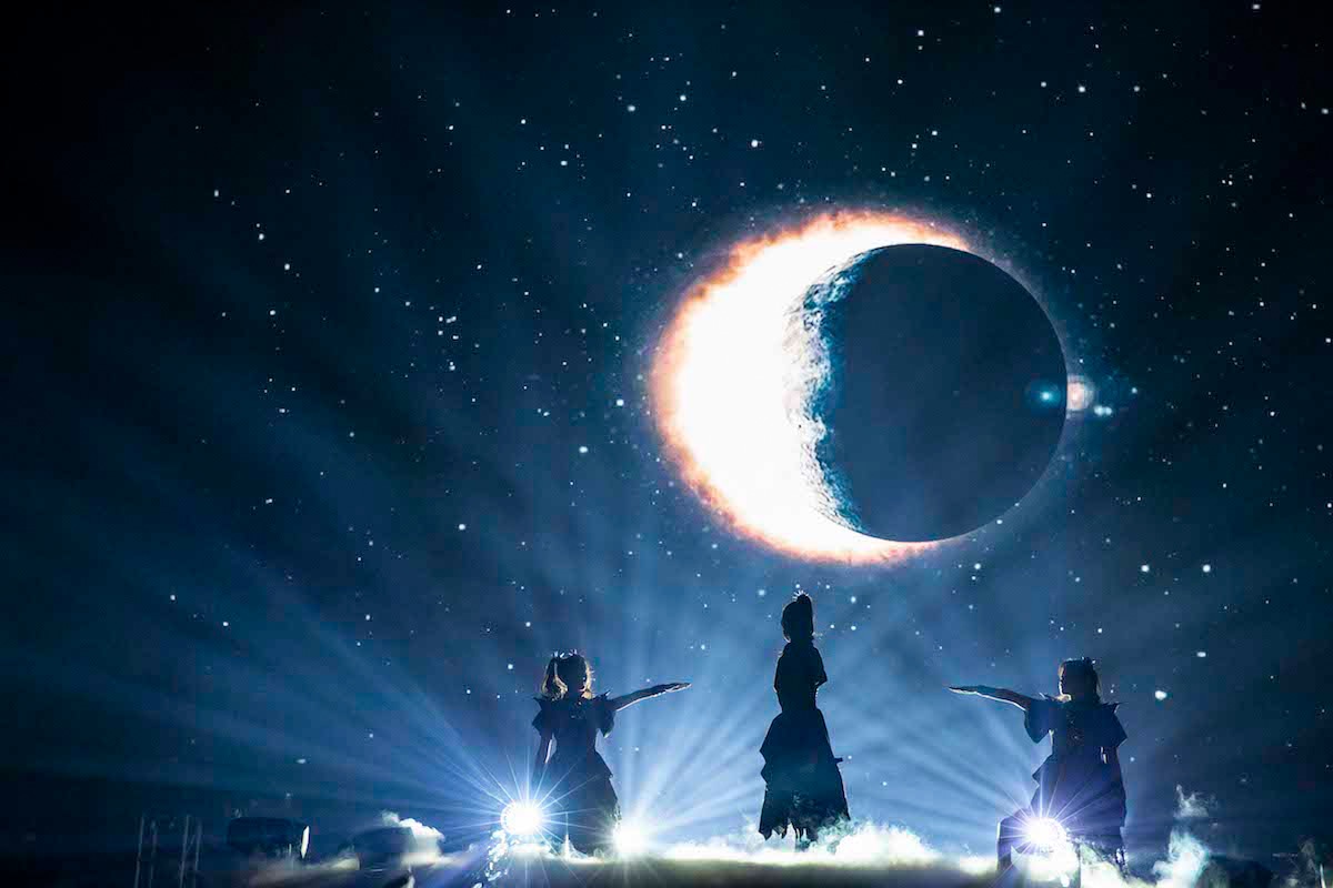 「BABYMETAL METAL GALAXY WORLD TOUR LIVE AT THE FORUM」の様子。（Photo by Taku Fujii）