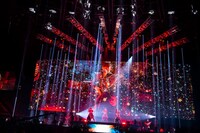 「BABYMETAL METAL GALAXY WORLD TOUR LIVE AT THE FORUM」の様子。（Photo by Taku Fujii）