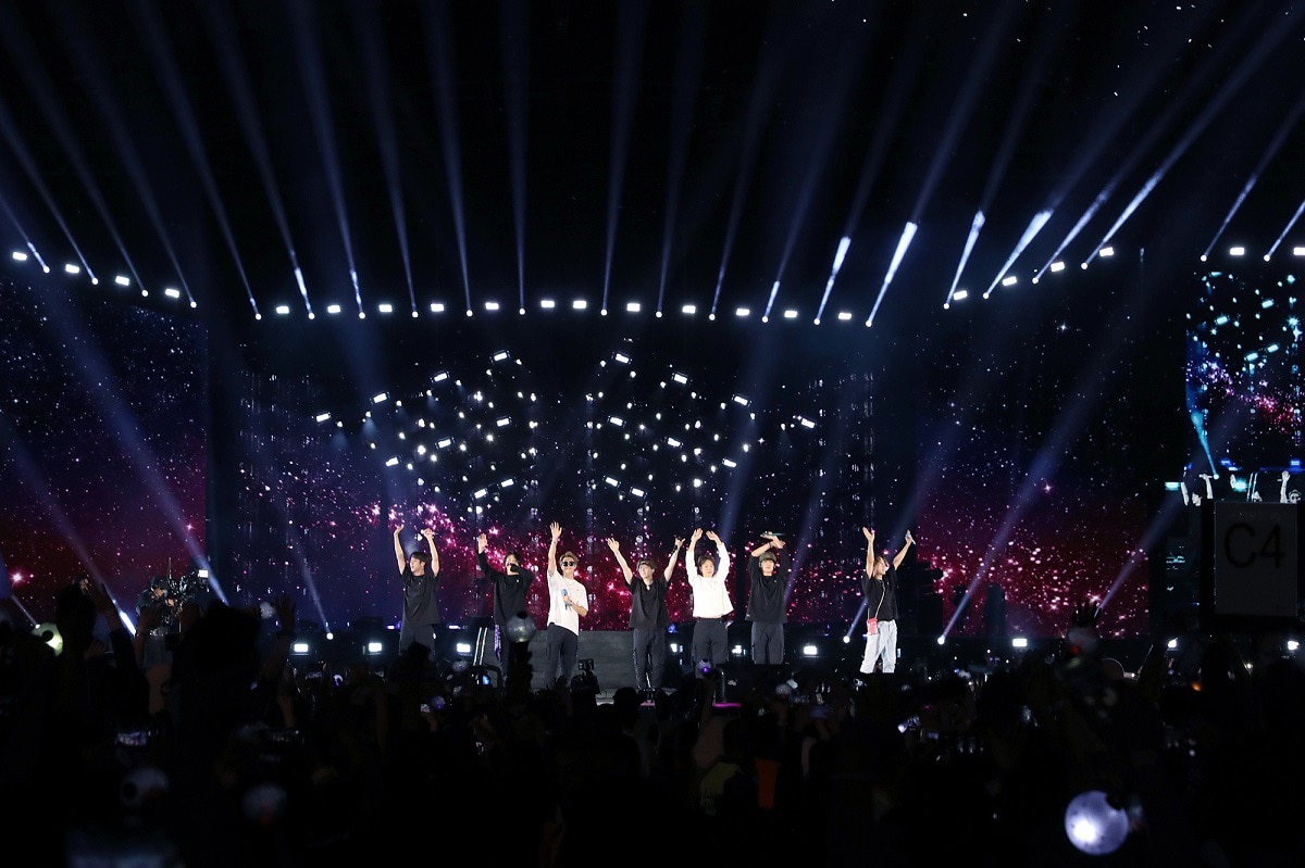 BTS初のサウジスタジアム公演に3万人集結「このステージを永遠に忘れ