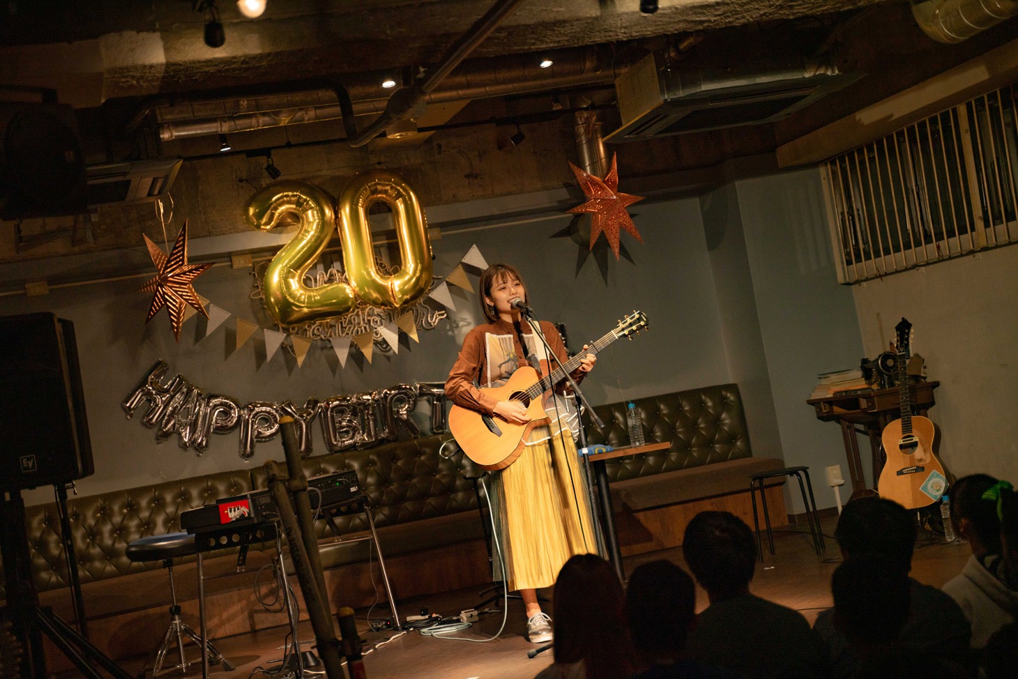 「ADACHI KANA 20th BIRTHDAY PARTY」の様子（Photo by Kohei Igarashi）