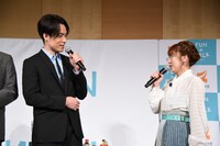 EXILE TETSUYAから「スムージーが似合いますね」と言われ、「初めて言われましたよ」と驚く高橋みなみ。