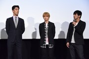 左から小林直己、佐藤大樹、井上博貴監督。