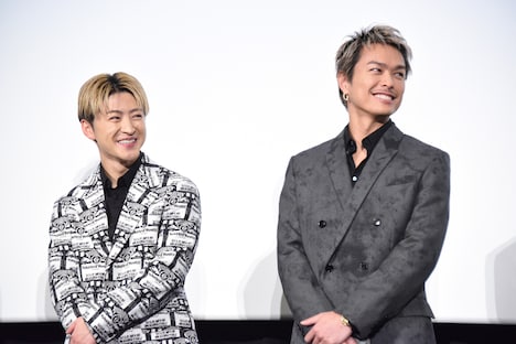 左から佐野玲於、今市隆二。