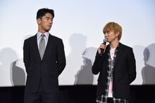 左から小林直己、佐藤大樹。