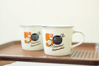 細野晴臣デビュー50周年記念マグカップ（Photo by Miki Azuma）