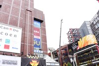 西武新宿駅pepe前広場に降臨したYOSHIKI。