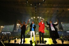 左から数原龍友、中島颯太、片寄涼太、八木勇征。