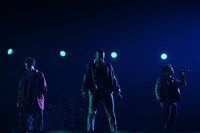 左から片寄涼太、関口メンディー、数原龍友。