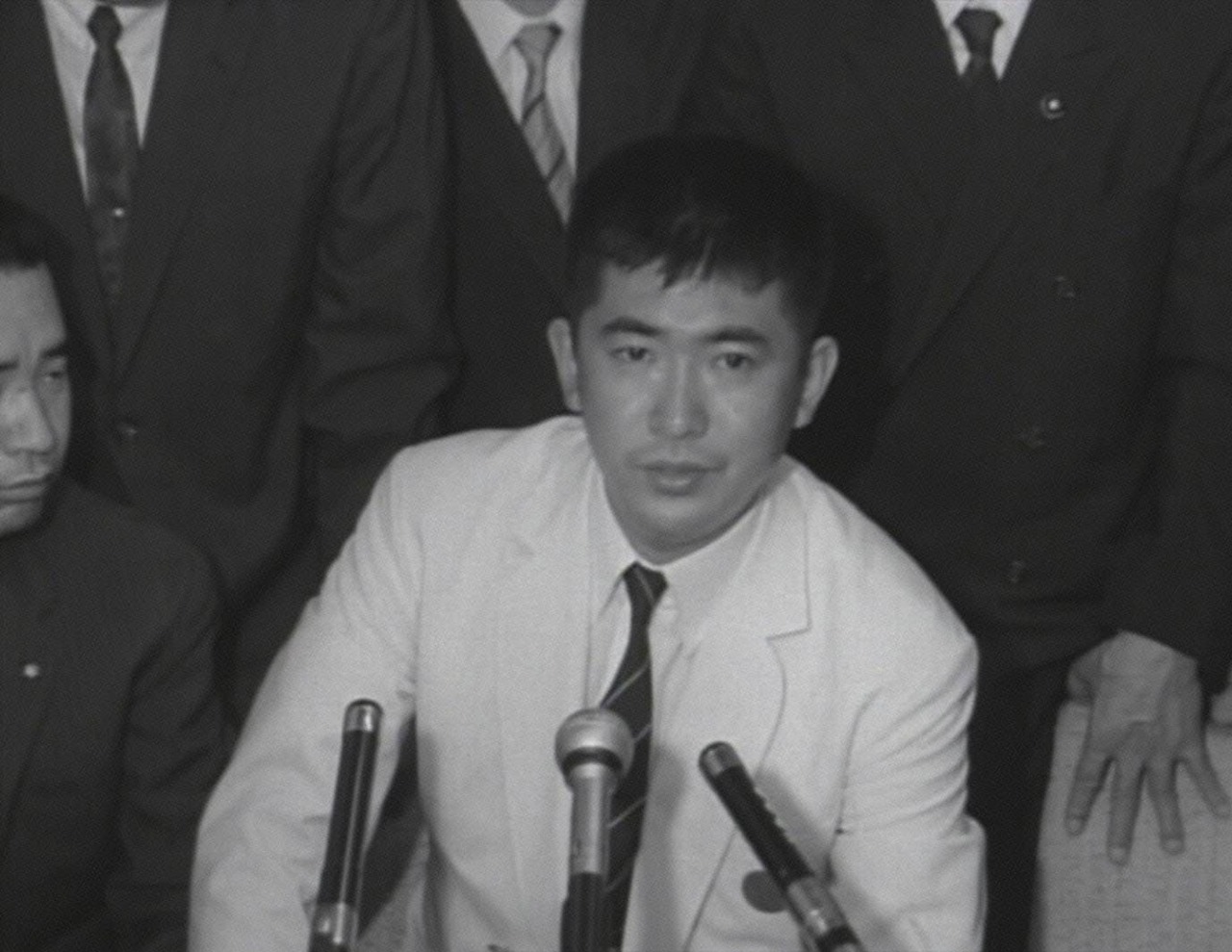 若き日の石原慎太郎。(c)フジテレビ