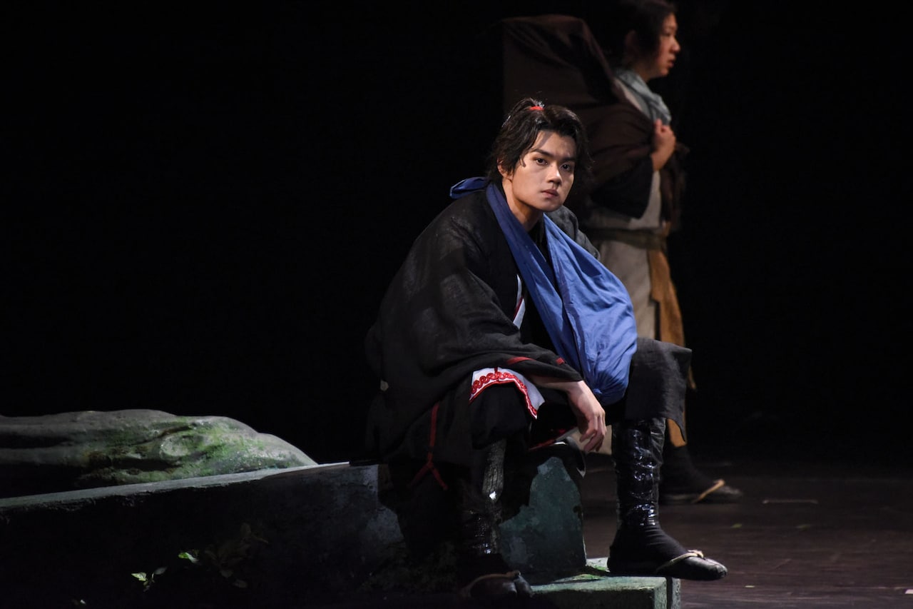 塩野瑛久演じる犬坂毛野。 - 中止の館山公演への思い胸に、M!LK佐野勇