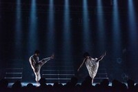 「雨」のワンシーン。