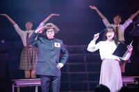 「CAN YOU SPEAK JAPANESE?」のワンシーン。